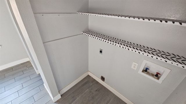833 James Street, Azle, TX 76020
