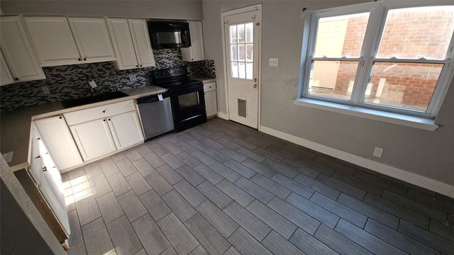 833 James Street, Azle, TX 76020