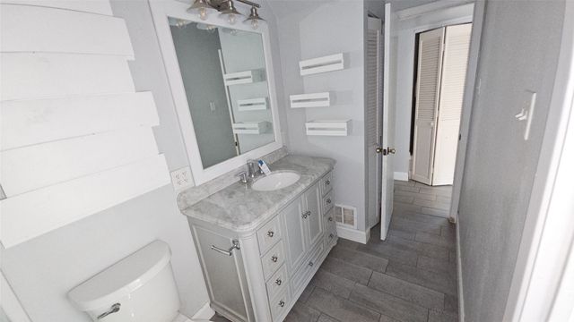 833 James Street, Azle, TX 76020