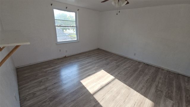 833 James Street, Azle, TX 76020