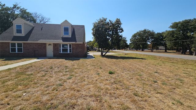833 James Street, Azle, TX 76020