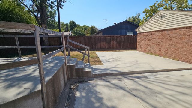 833 James Street, Azle, TX 76020