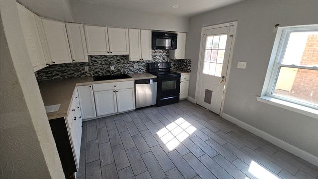 833 James Street, Azle, TX 76020