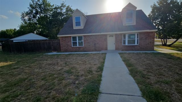 833 James Street, Azle, TX 76020