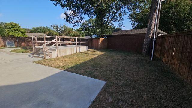 833 James Street, Azle, TX 76020