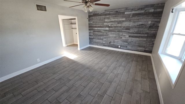 833 James Street, Azle, TX 76020