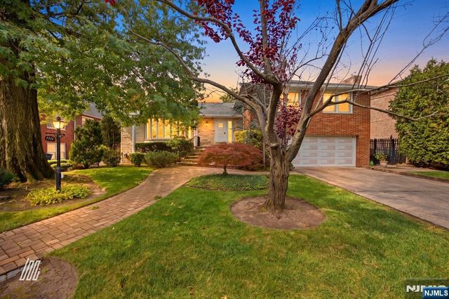 1111 Cumbermeade Road, Fort Lee, NJ 07024