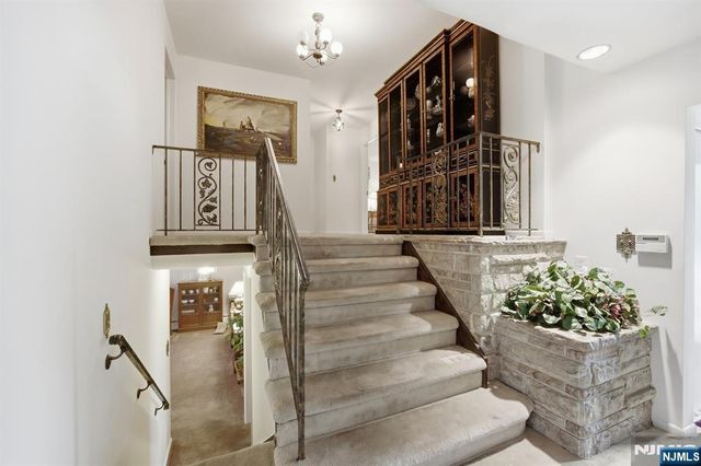 1111 Cumbermeade Road, Fort Lee, NJ 07024
