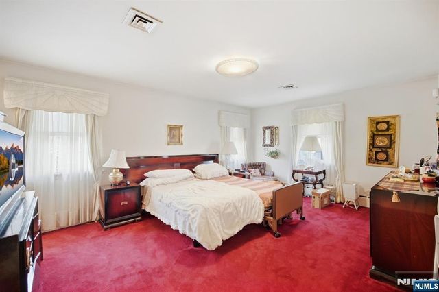 1111 Cumbermeade Road, Fort Lee, NJ 07024