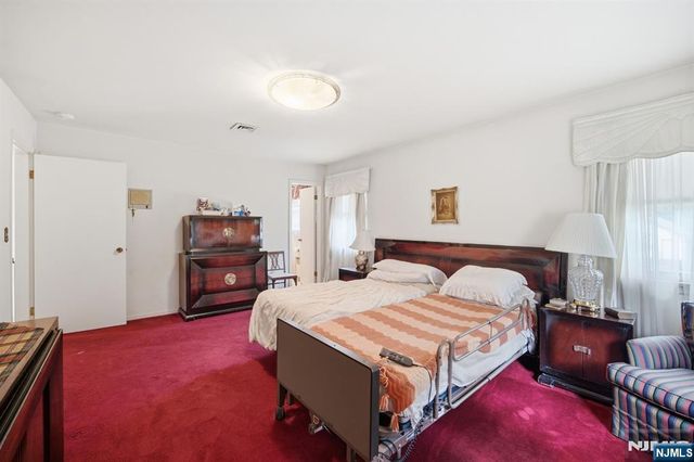 1111 Cumbermeade Road, Fort Lee, NJ 07024