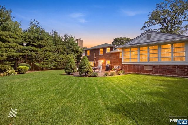 1111 Cumbermeade Road, Fort Lee, NJ 07024