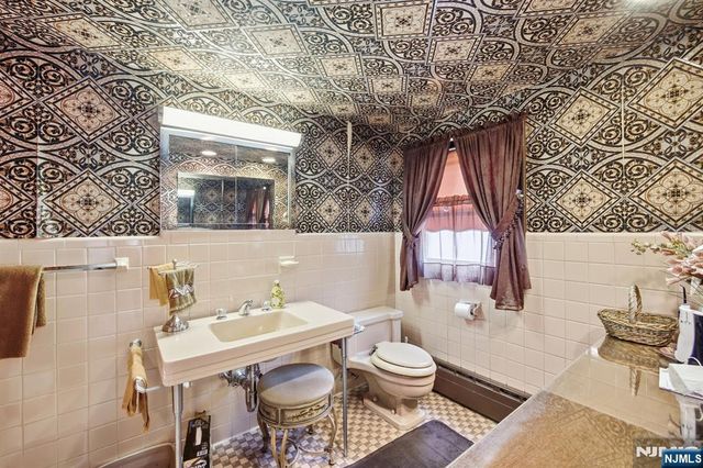 1111 Cumbermeade Road, Fort Lee, NJ 07024