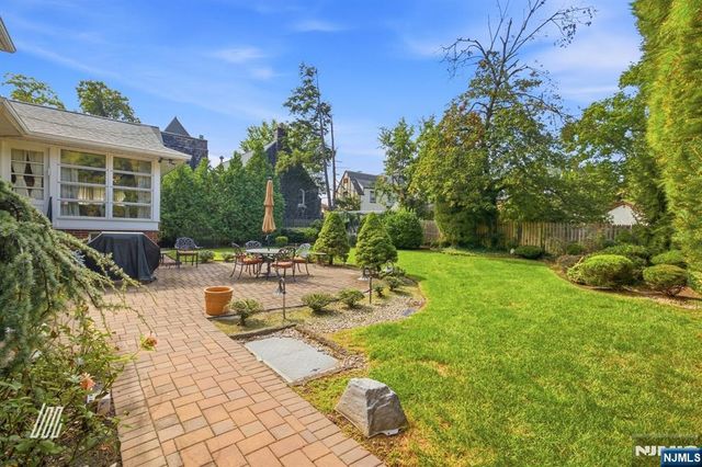 1111 Cumbermeade Road, Fort Lee, NJ 07024