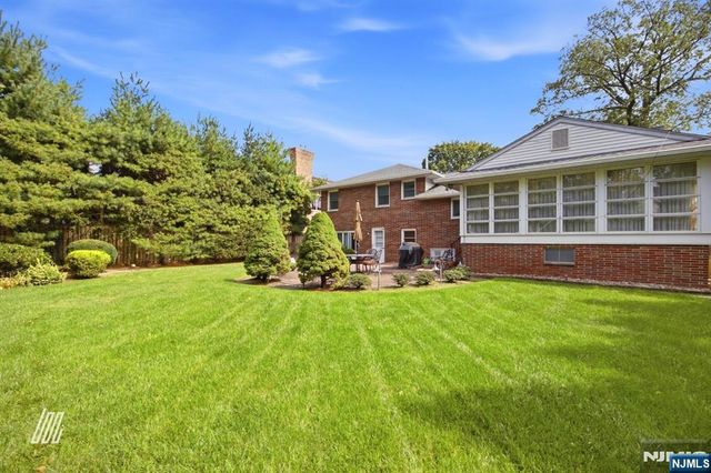1111 Cumbermeade Road, Fort Lee, NJ 07024