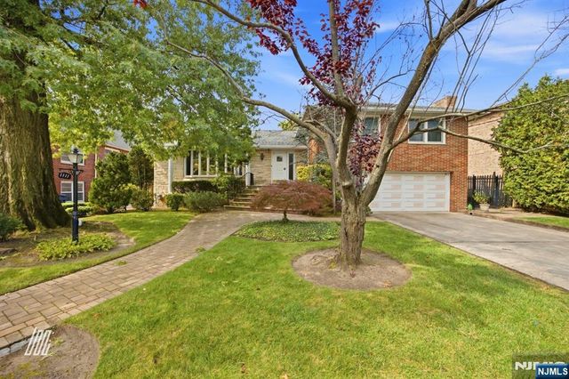1111 Cumbermeade Road, Fort Lee, NJ 07024