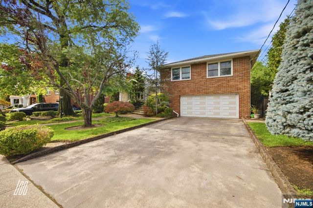 1111 Cumbermeade Road, Fort Lee, NJ 07024