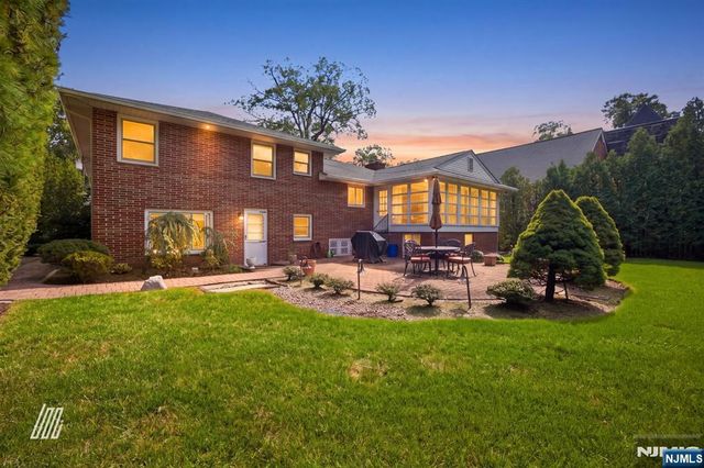 1111 Cumbermeade Road, Fort Lee, NJ 07024