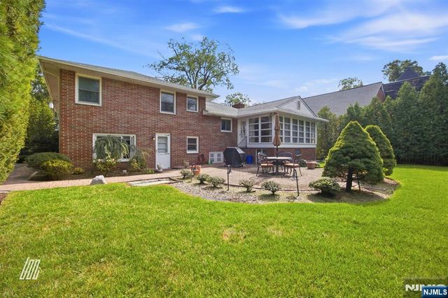 1111 Cumbermeade Road, Fort Lee, NJ 07024