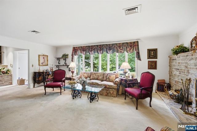1111 Cumbermeade Road, Fort Lee, NJ 07024