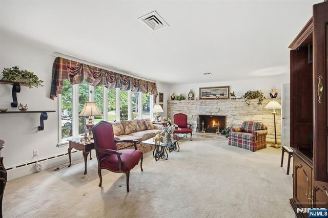 1111 Cumbermeade Road, Fort Lee, NJ 07024