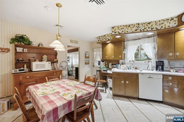 1111 Cumbermeade Road, Fort Lee, NJ 07024