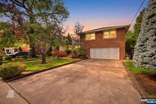 1111 Cumbermeade Road, Fort Lee, NJ 07024