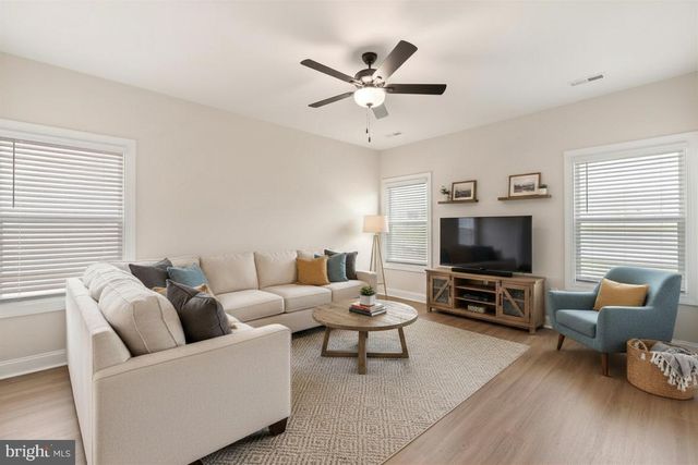 16 BROMPTON STREET, Falling Waters, WV 25419