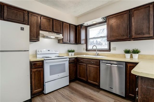 7640 W 194th Street, Stilwell, KS 66085