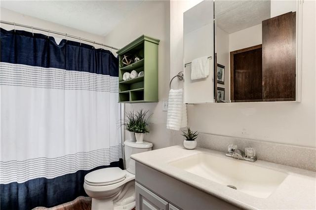 7640 W 194th Street, Stilwell, KS 66085