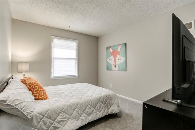 7640 W 194th Street, Stilwell, KS 66085