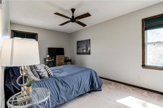 7640 W 194th Street, Stilwell, KS 66085