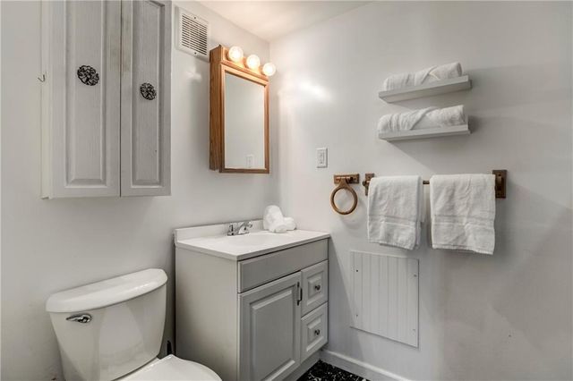 7640 W 194th Street, Stilwell, KS 66085