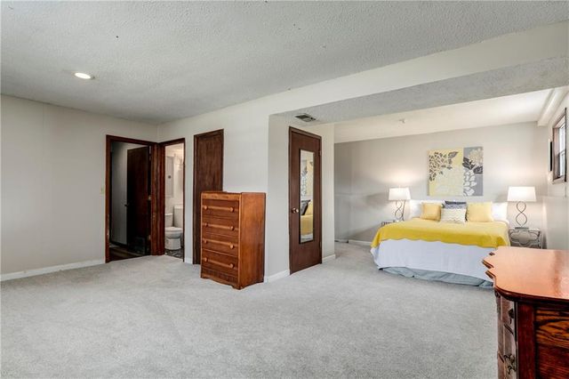 7640 W 194th Street, Stilwell, KS 66085