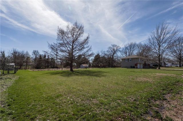 7640 W 194th Street, Stilwell, KS 66085