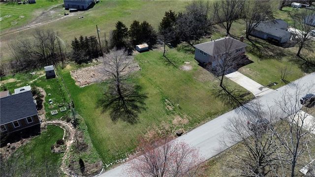 7640 W 194th Street, Stilwell, KS 66085