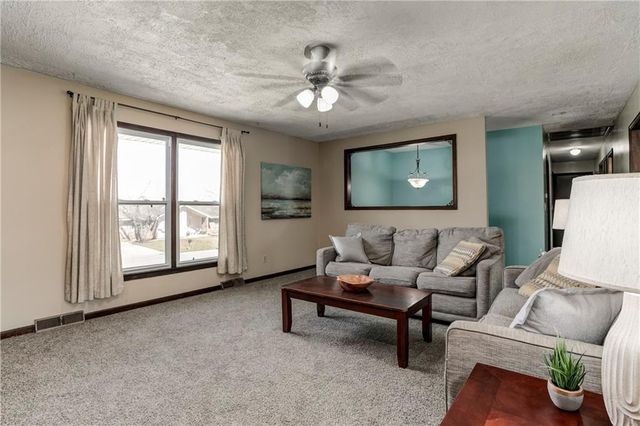 7640 W 194th Street, Stilwell, KS 66085