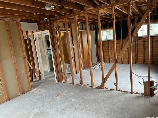 431 E Glenview, San Antonio, TX 78201