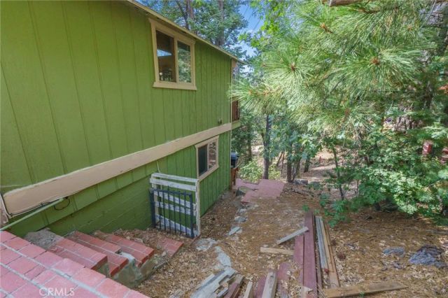 32892 Lone Pine, Running Springs, CA 92382