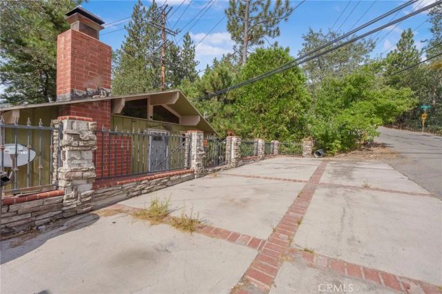 32892 Lone Pine, Running Springs, CA 92382
