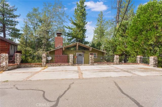 32892 Lone Pine, Running Springs, CA 92382