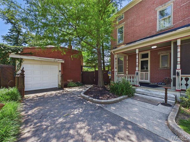 1715 Liberty Street, Alton, IL 62002