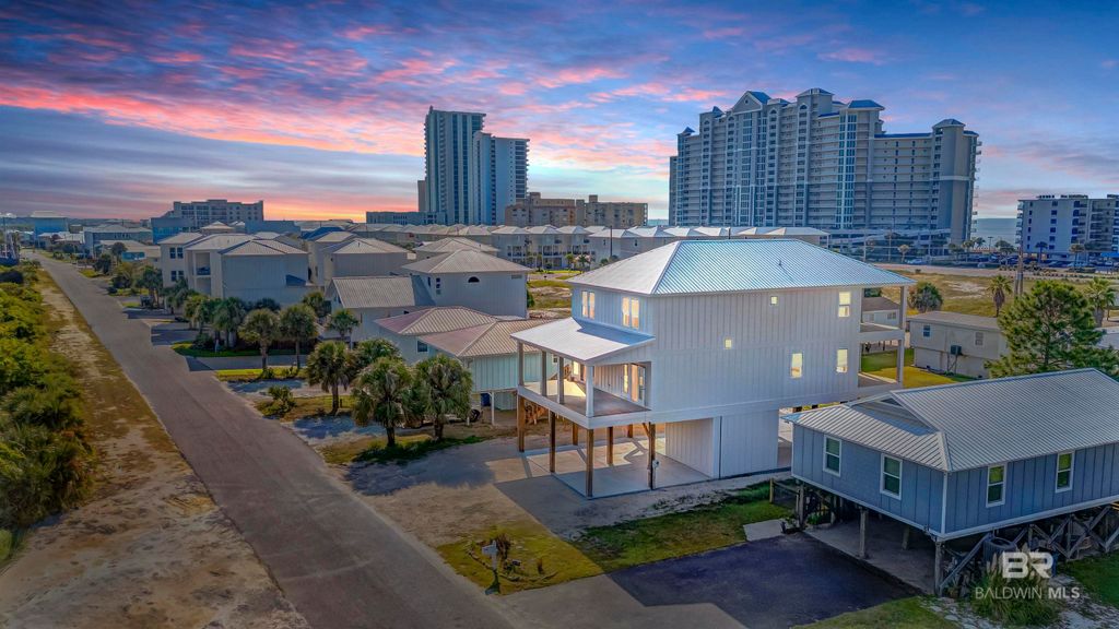 417 E 2nd Avenue, Gulf Shores, AL 36542