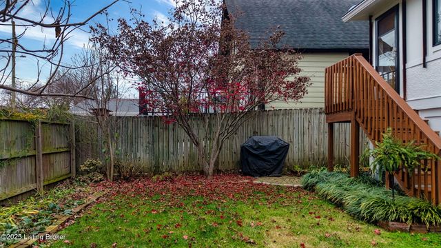 1914 Ivanhoe Ct, Louisville, KY 40205