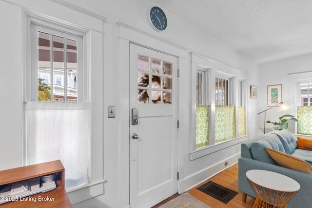 1914 Ivanhoe Ct, Louisville, KY 40205