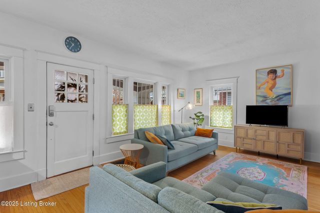 1914 Ivanhoe Ct, Louisville, KY 40205