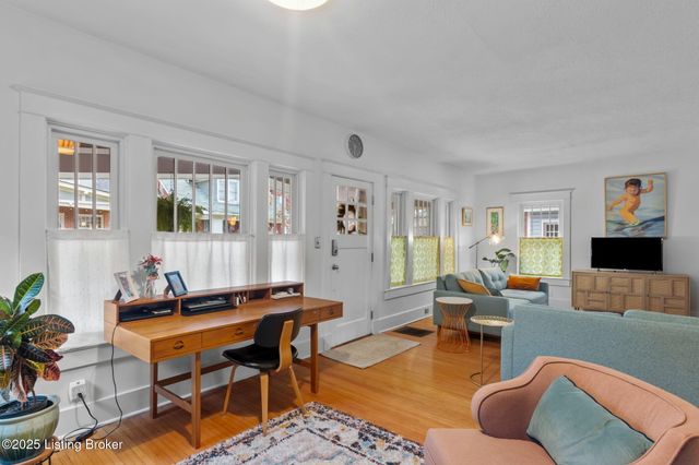 1914 Ivanhoe Ct, Louisville, KY 40205