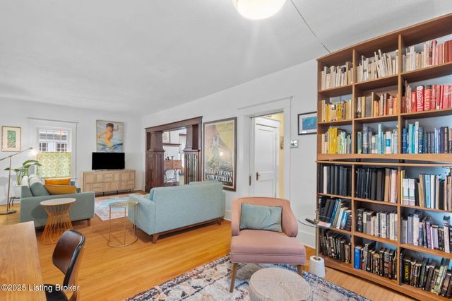 1914 Ivanhoe Ct, Louisville, KY 40205