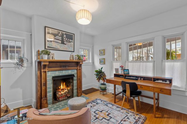 1914 Ivanhoe Ct, Louisville, KY 40205