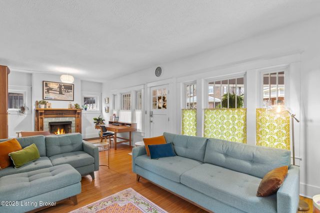 1914 Ivanhoe Ct, Louisville, KY 40205