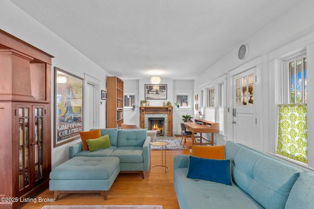 1914 Ivanhoe Ct, Louisville, KY 40205